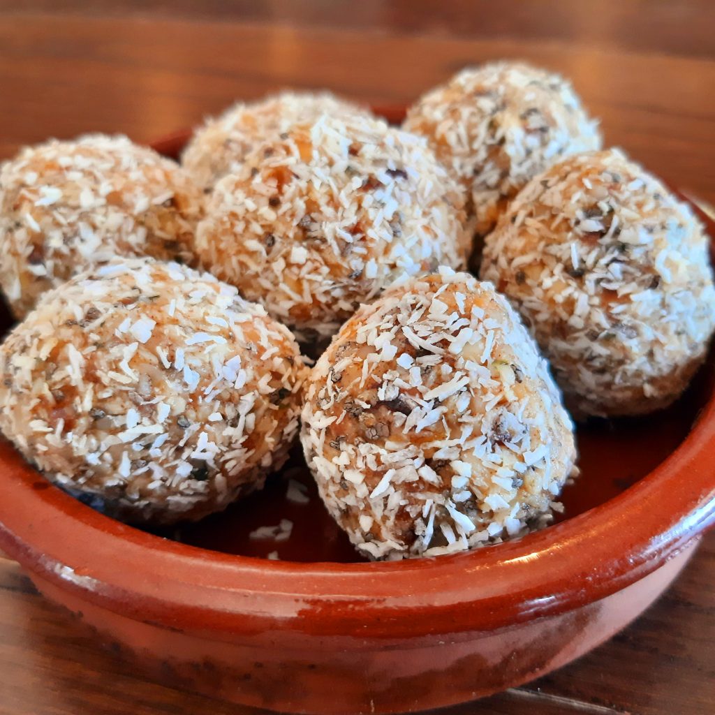 Lemony coconut cashew energy balls